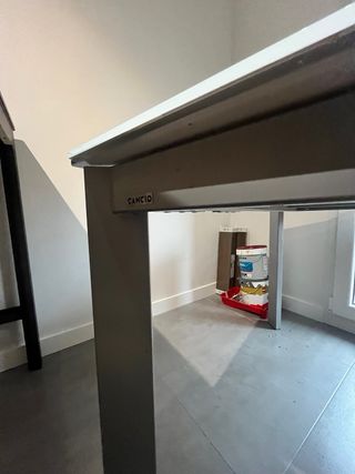 Mesa de cocina cristal y metal. extensible impecab