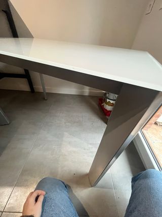 Mesa de cocina cristal y metal. extensible impecab