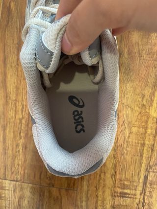 Zapatillas Asics Unisex Beige y Gris