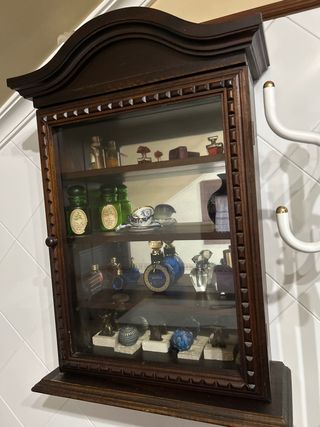 Mueble vitrina antigüedades