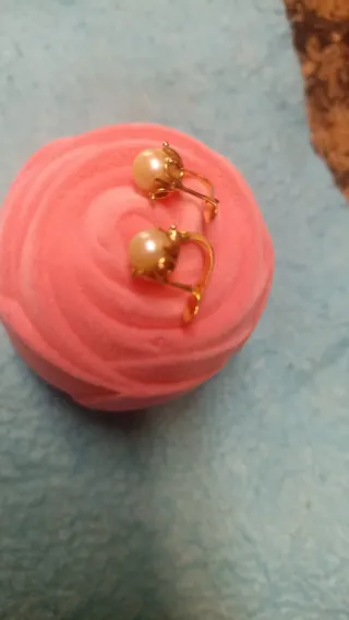 Pendientes de oro 18k con perla y cierre catalán