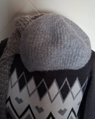 Sciarpa donna in maglia grigia