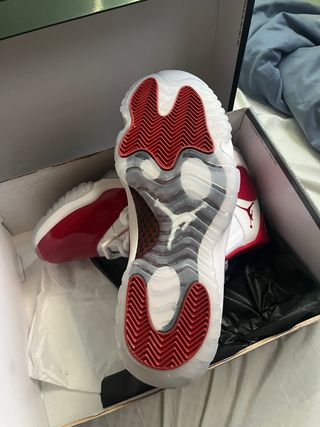 Jordan 11 Rojas y Blancas