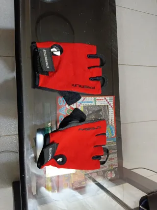 Guantes de gimnasio rojos