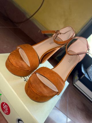 Sandali Diamantique colore cammello