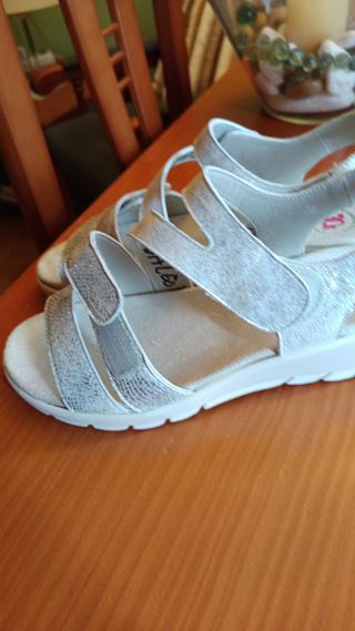 Sandalias NOTTON plateadas verano cómodas