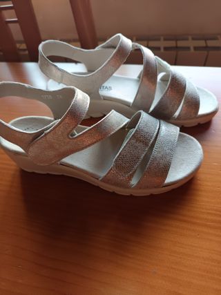 Sandalias NOTTON plateadas verano cómodas