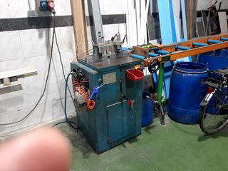 Maquinaria aluminio y camión