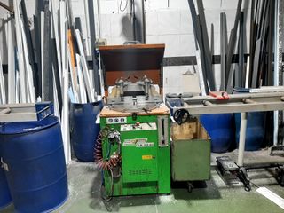 Maquinaria aluminio y camión