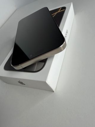 iPhone 16 Pro Max GRIS