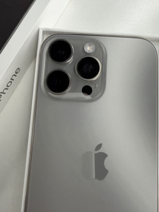 iPhone 16 Pro Max GRIS