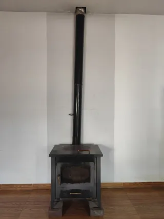 Estufa de leña gris