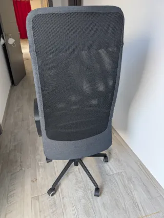 Silla de ordenador sin estrenar.