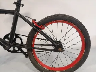 Bicicleta BMX negra