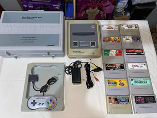 Custodia con Super Famicom Nintendo Beige e giochi