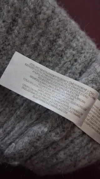 Berretto donna in maglia a coste grigio