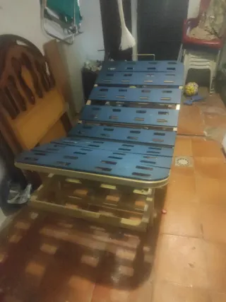 Cama articulada metálica y madera