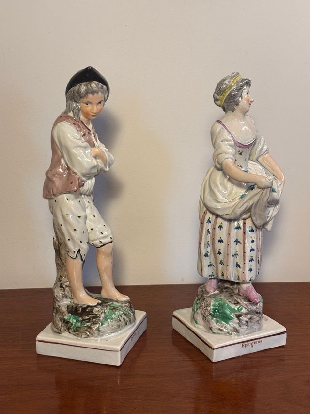 Pareja de Figuras de  Staffordshire. S. XVIII