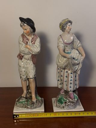 Pareja de Figuras de  Staffordshire. S. XVIII