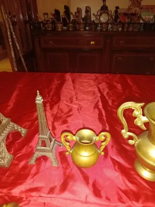 Set vintage in ottone Torre Eiffel con campanelle e altro