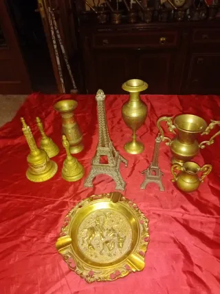 Set vintage in ottone Torre Eiffel con campanelle e altro