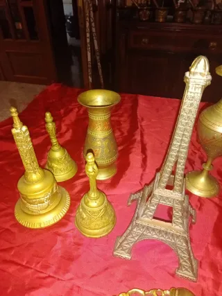 Set vintage in ottone Torre Eiffel con campanelle e altro