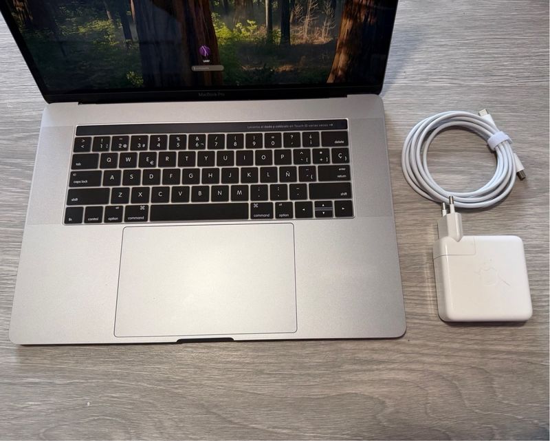 MacBook Pro 16 2019 i7 16GB RAM 500GB SSD afbeelding 2