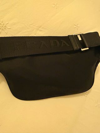 Riñonera Prada Re-Nylon Negra Original