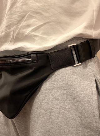 Riñonera Prada Re-Nylon Negra Original