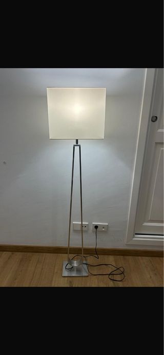 Lámpara de pie moderna