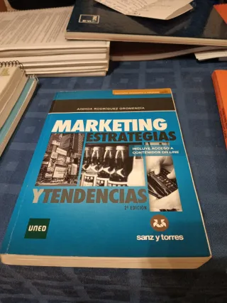 Libros varios ECONOMIA ADE (UNED) en buen estado.