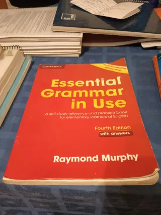 Libros varios ECONOMIA ADE (UNED) en buen estado.