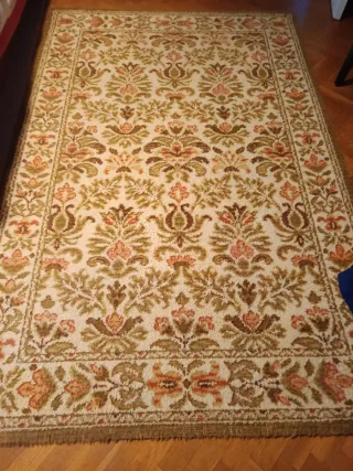 Alfombra de lana beige, verde y naranja