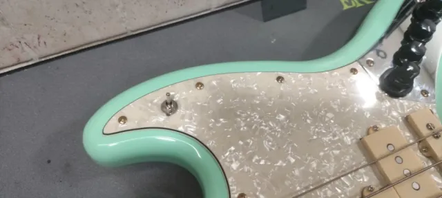 Bajo Harley Benton JB-62CC SFG MUY MEJORADO