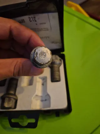 Tornillos Mercedes-Benz