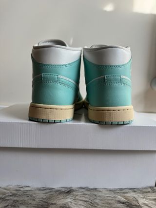 Nike Jordan Beige y Verde Menta