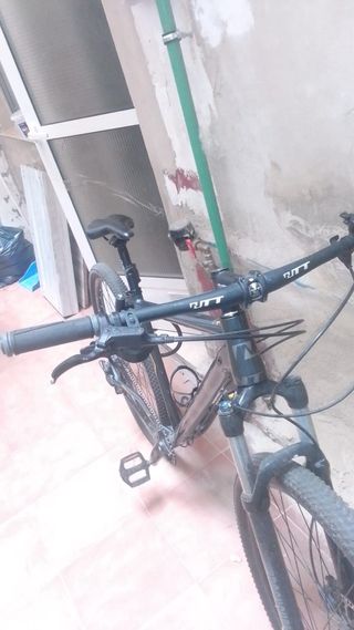 Bicicleta de montaña casi nueva