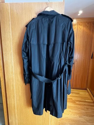 Gabardina Burberry Negra con Forro Interior