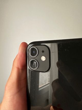 iPhone 11 (82% Salute)