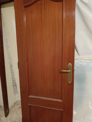 Puerta de madera interior, tengo 4 con los tapajun