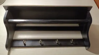 Perchero de madera y metal