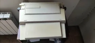 Máquina de escribir Olivetti CT 606