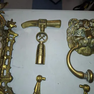 Lote de bronce: marcos y tiradores