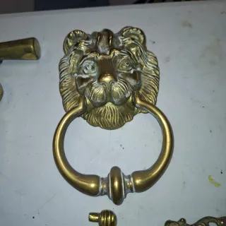 Lote de bronce: marcos y tiradores