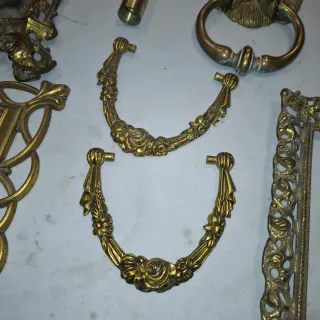 Lote de bronce: marcos y tiradores