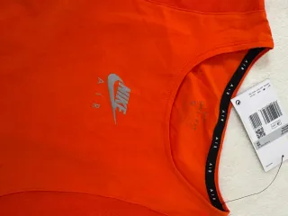 Camiseta deportiva Nike naranja