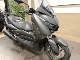 Yamaha XMAX 300 2022 Negra