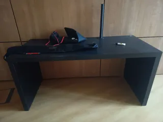 URGEEEMesas de oficina seminuevas 10€ unidad por l