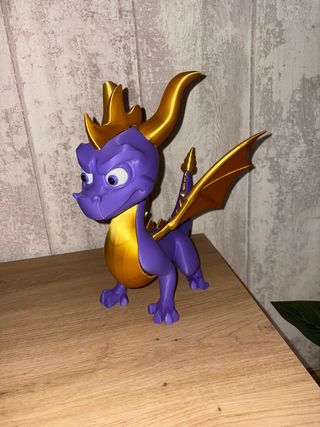 Spyro Acabado en color Oro