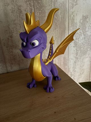 Spyro Acabado en color Oro